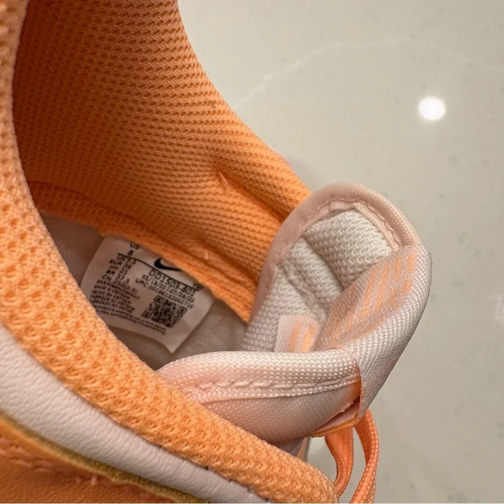 Nike Women’s Low-Top Dunk Sneakers in Orange Cream Peach Size 8 Brand New - Picture 8 of 8